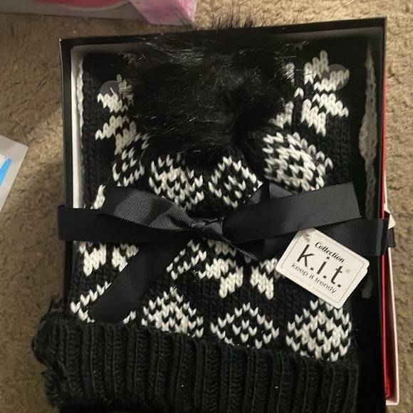 Scarf & Hat Set - Picture 2 of 3